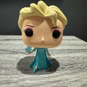 Funko Pop! | Frozen #82: Elsa With Snowflake - Collectible Vinyl Figure